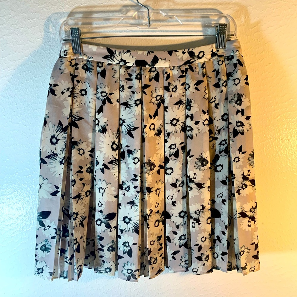 🎀BANANA REPUBLIC MINI SKIRT🎀